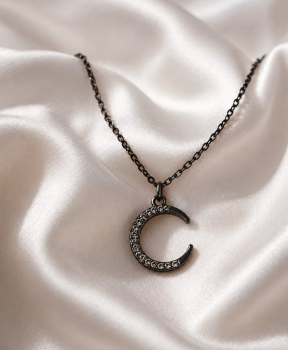 C-Shaped Pendant